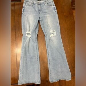 Fashion Nova Jessie Mid Rise Distressed Bootcut
Jean - Light Blue Wash Size 15